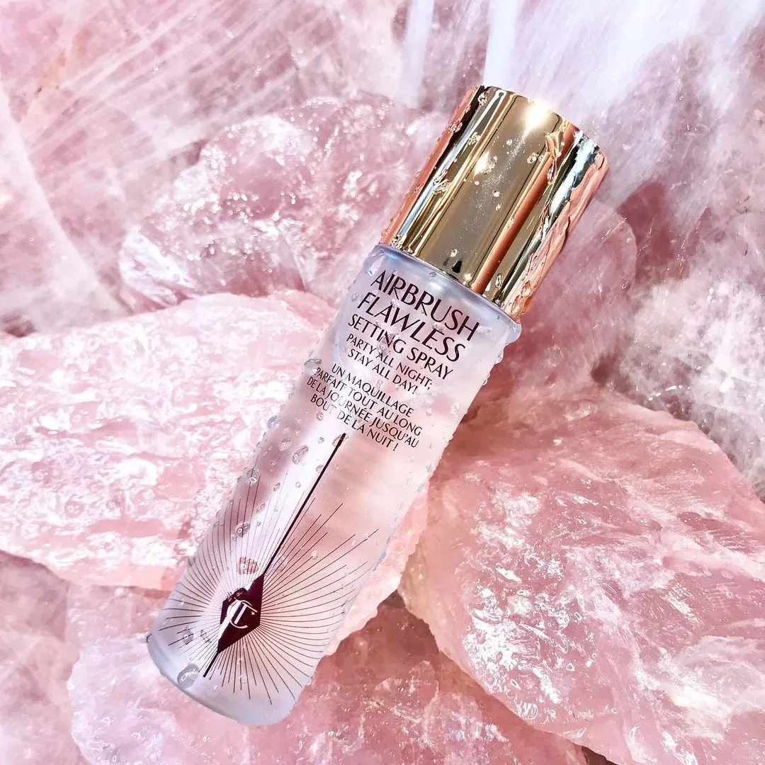 

Спрей-фиксатор Charlotte Tilbury AIR BRUSH FLAWLESS 100 мл, набор с золотой отделкой, популярные оттенки для светлой и средней кожи