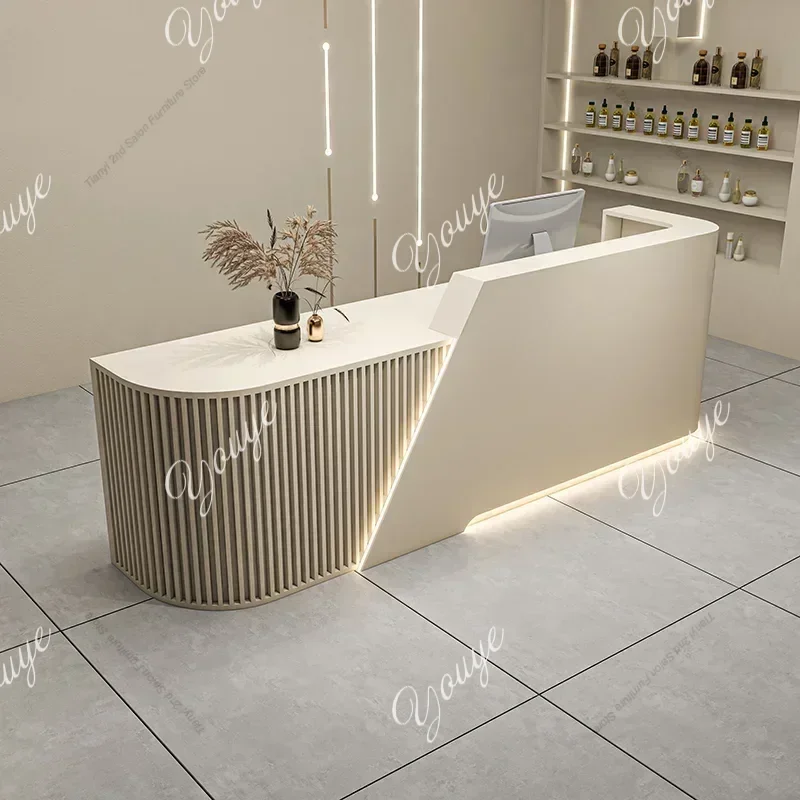 

V63 Магазин одежды в итальянском стиле Стойки регистрации Салон красоты Простота Стойки регистрации Роскошная офисная мебель Светх HBR