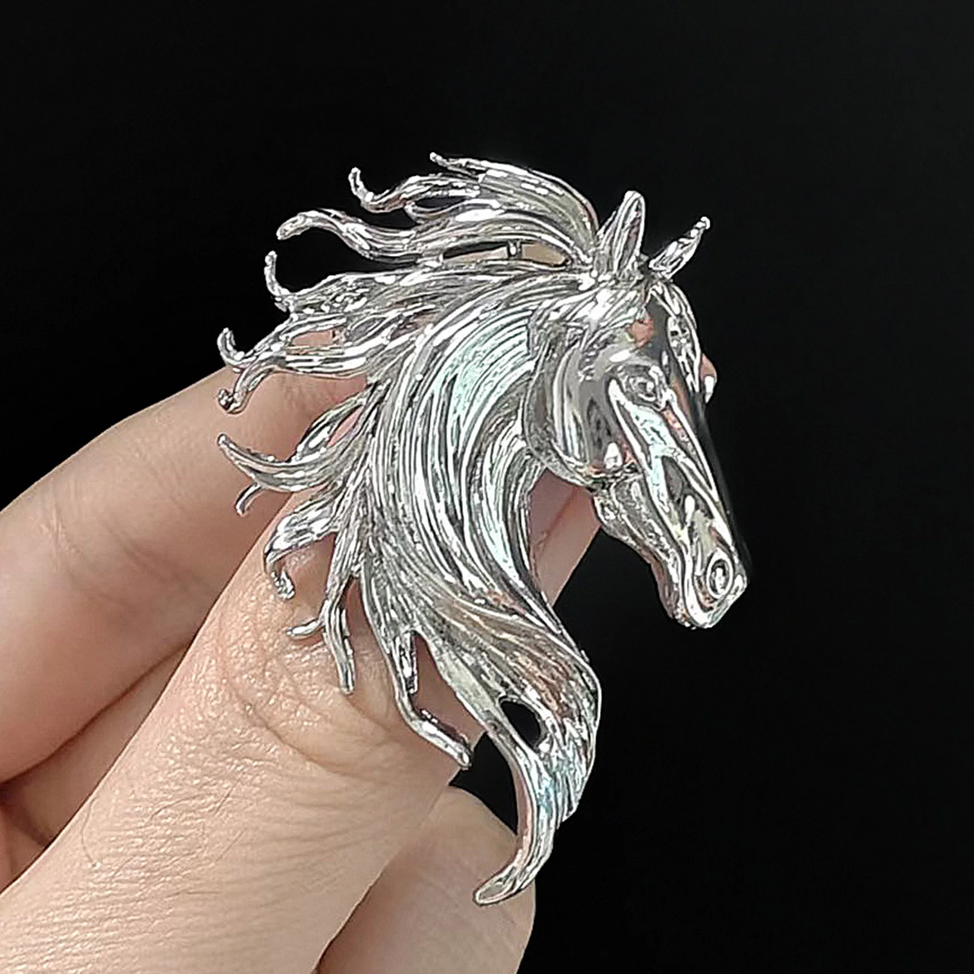 Fashion Horse Brooches for Women Unisex Zodiac Animal Pins keychain Event Party New Year Gifts Jewelry Decoration Accessories