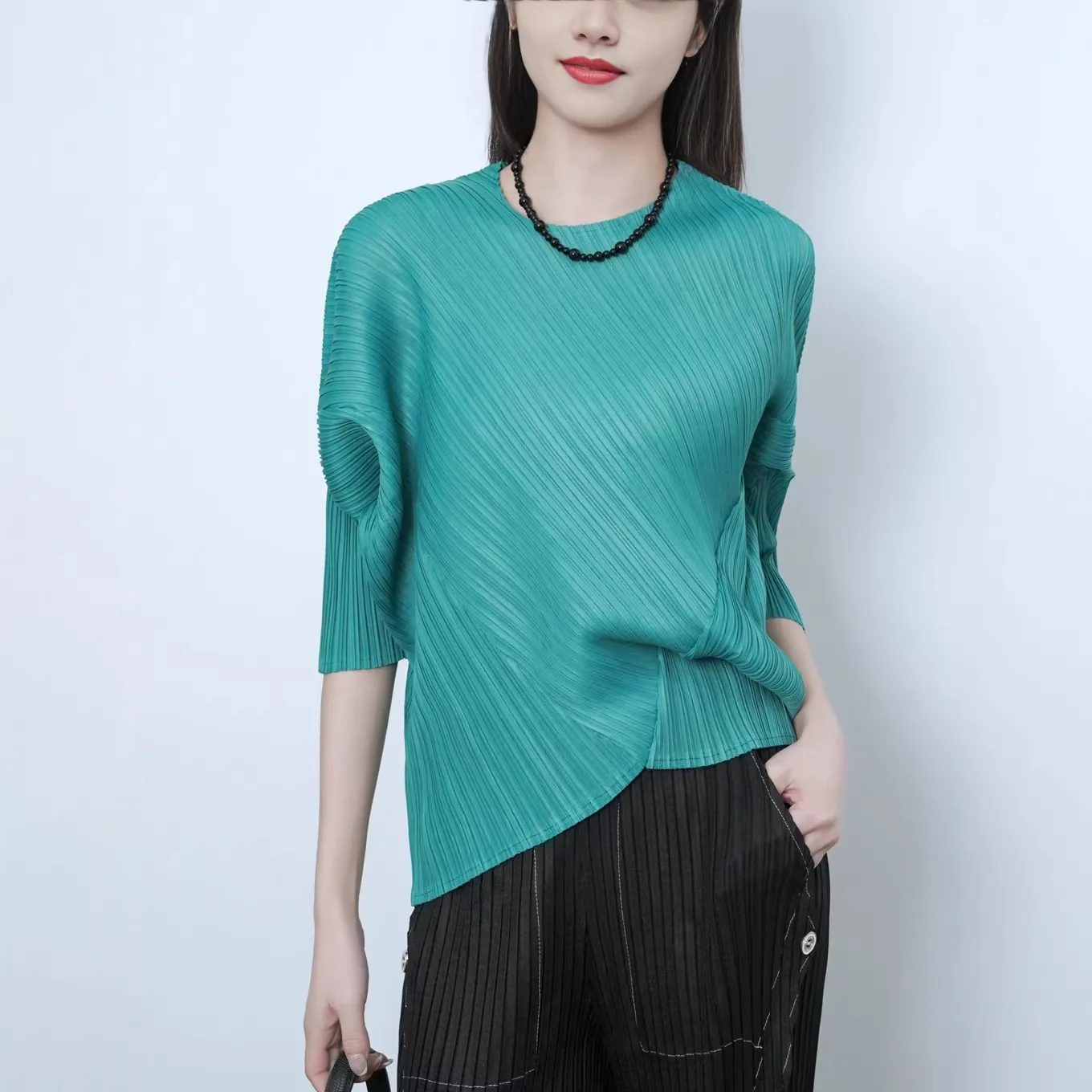 

Miyake Pleated 2026 Summer New Irregular Tops Women Solid Color Versatile Bottoming Shirt Can Be Worn Outside The Design T-shirt
