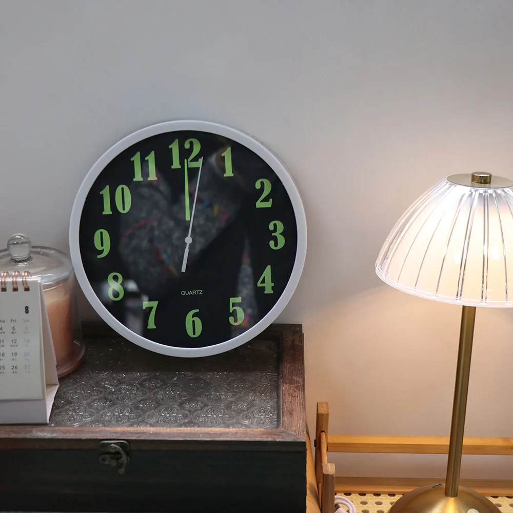 Home Decoration Silent Quartz Wall Clock Plastic Time Accuracy Luminous Wall Clock Fashion Round Digital Clock Hotel