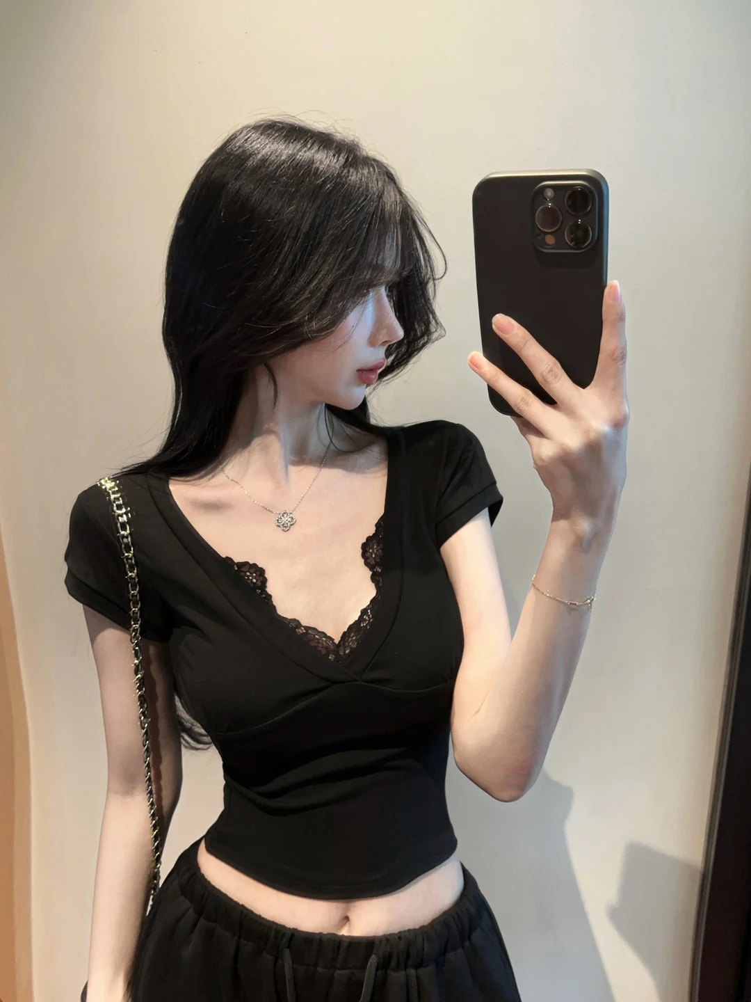 

Slim Fit ort Sve T-irt Women Summer Thin Lace V-Ne Splice Bla Lace ort Top Korean Sle Cotton Pure Desire