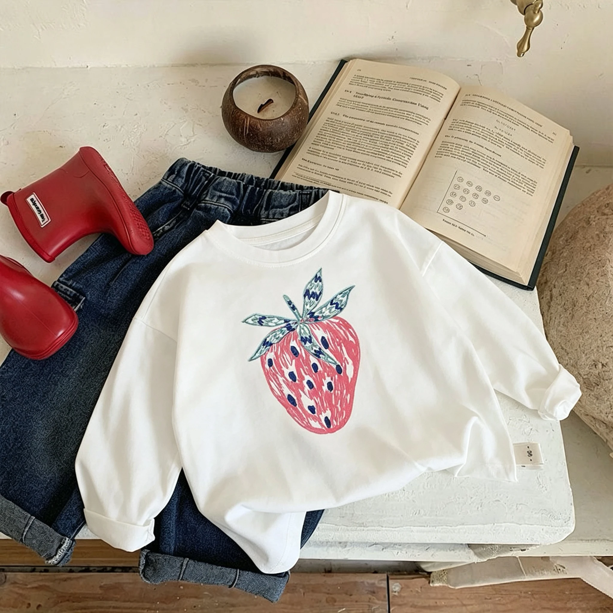 Frühling Herbst Kinderkleidung Langarm-T-Shirt mit Erdbeermuster, Mädchen-Unterhemd, lockere, lässige Bluse mit Rundhalsausschnitt – Detail 3
