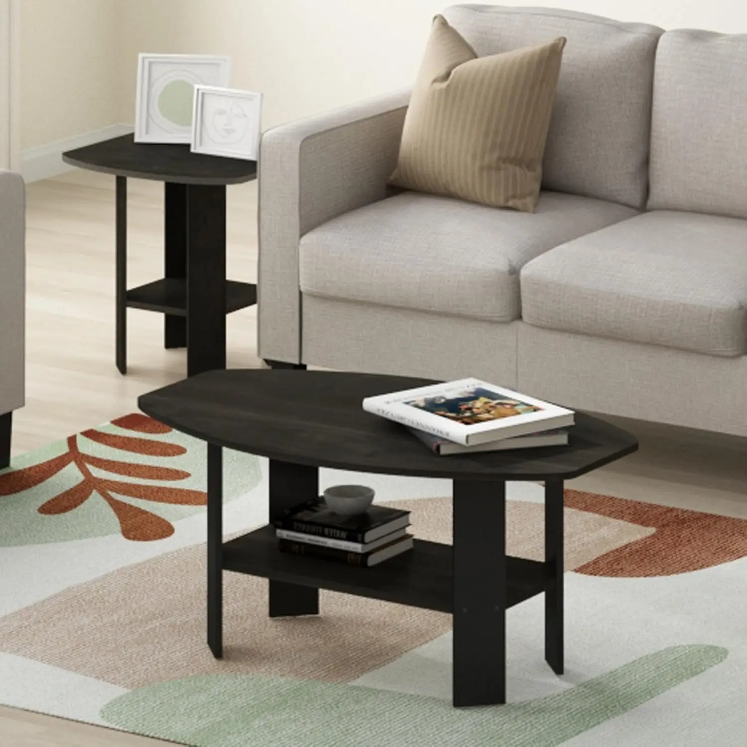 Table basse au design simple, expresso