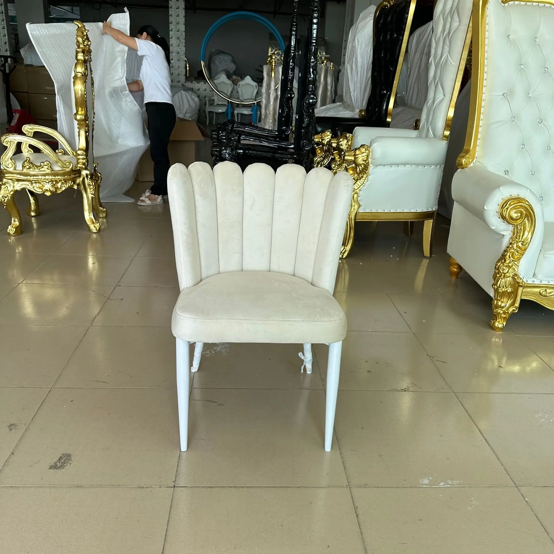 Internet celebrity finger chair white flannel wedding  iron spray finger casual dining chair