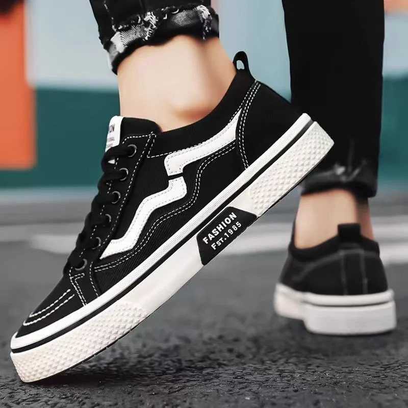 

Men's Canvas Shoes 2026 New Summer Anti-slip Sports Board Shoes Breathable Red Versatile Casual Men's Footwear Low Cut Sneakers