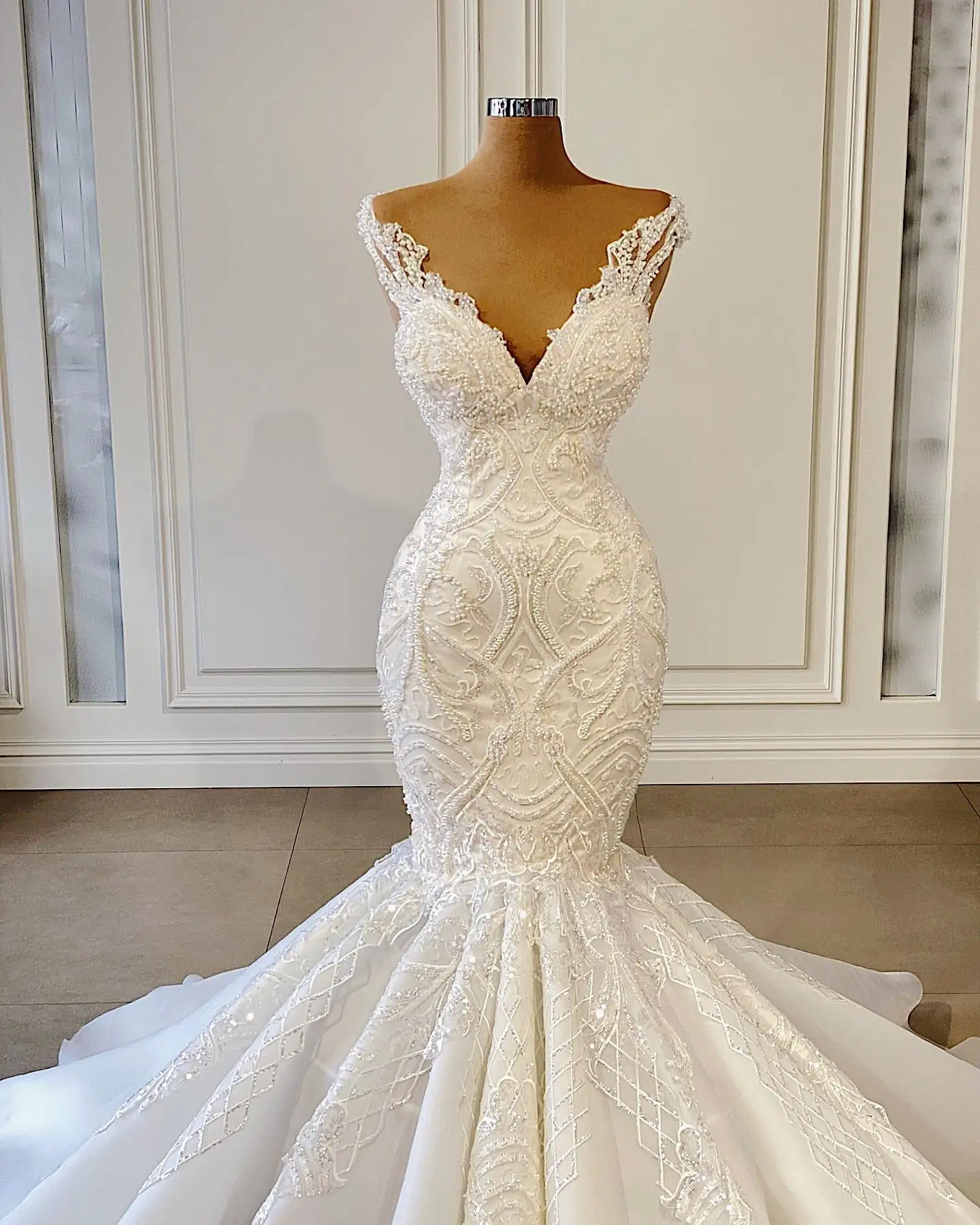 Elegant White Mermaid Wedding Dress Lace Appliques Sleeveless Sweep Train Custom Bridal Gowns New Arrival Female Robe De Mariée