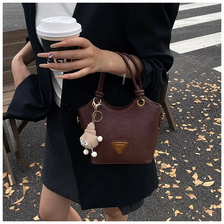 

2025 New Vintage Style Handbag - Sophisticated and Versatile Small Single Shoulder Crossbody Bag for the Eccentric Fashionistas