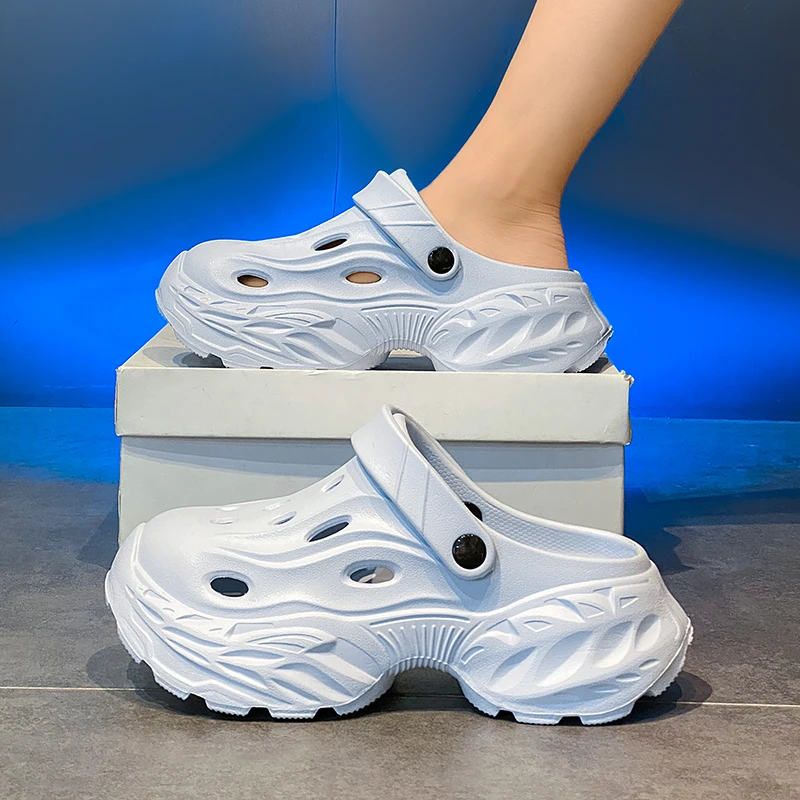 

Men's Summer Thi Bot Anti-Slip Driving Two-Purpose Big Size Beach Slippers Casual Hole Hole oes Comfortable Sports Sli...