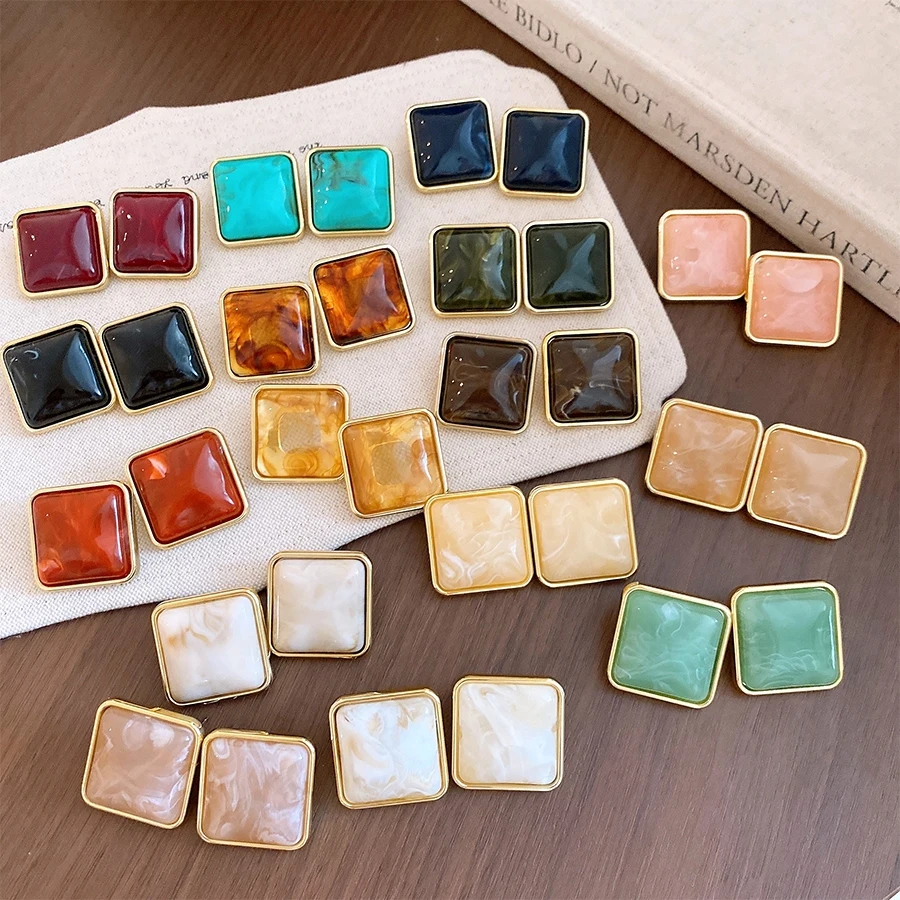 Retro Style Marbled Resin Earrings for Women Gold Border Bold and Elegant Temperament Luxury Designer Jewelry Daily Occasions