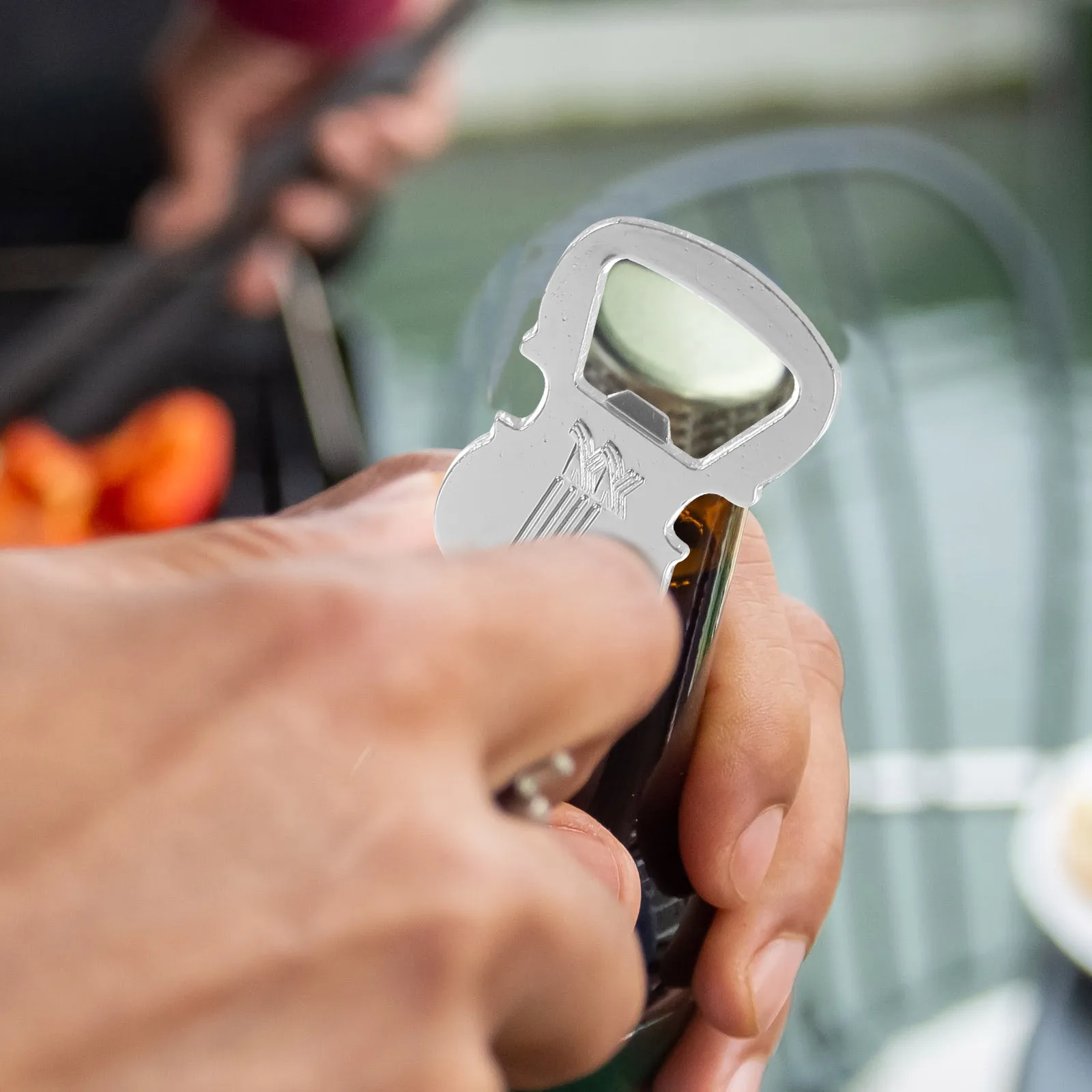 

Открывалка для бутылок в форме гитары, брелок из нержавеющей стали, открывалка для пива для вечеринки, бара, портативная многофункциональная металлическая бутылка