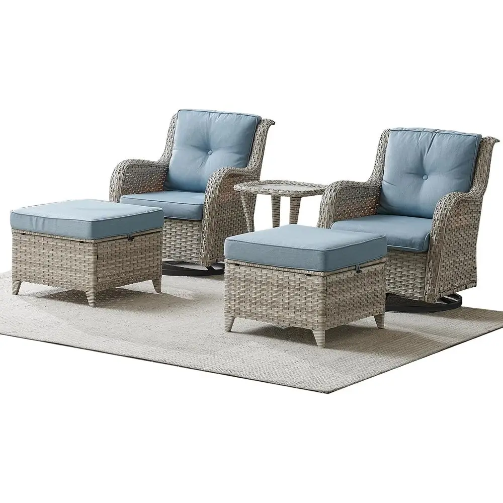 

Вращающийся плетеный секционный набор из 5 предметов для улицы, 2 кресла-качалки, 2 пуфиками и приставной столиком светло-серого/небесно-голубого цвета