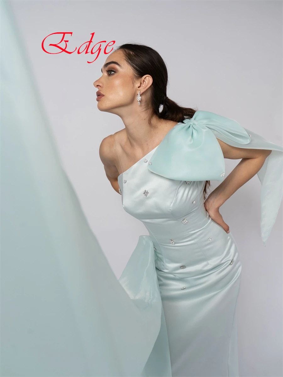 فستان سهرة مخصص عالي الجودة من الساتان الأزرق الفاتح رائع بدون حمالات بكتف واحد بدون أكمام بفيونكة كريستالية لحفلات العودة للوطن