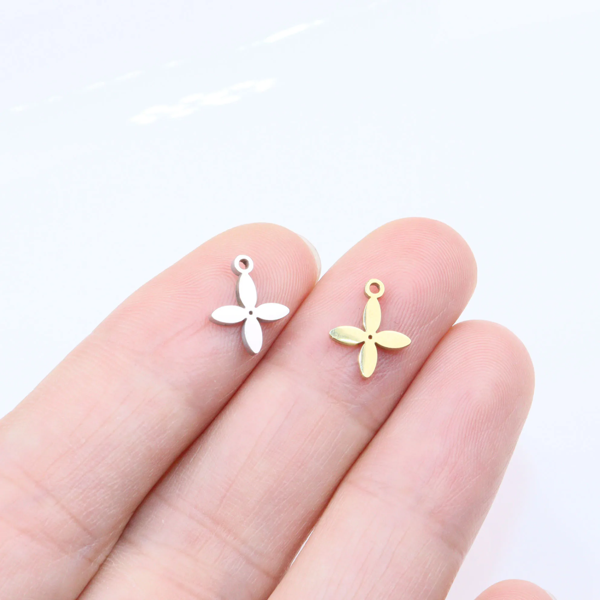 10pcs Wholesale Stainless Steel High Quality Mirro Polish Flower Girls Charms Pendant DIY Necklace Bracelets Unfading Colorless