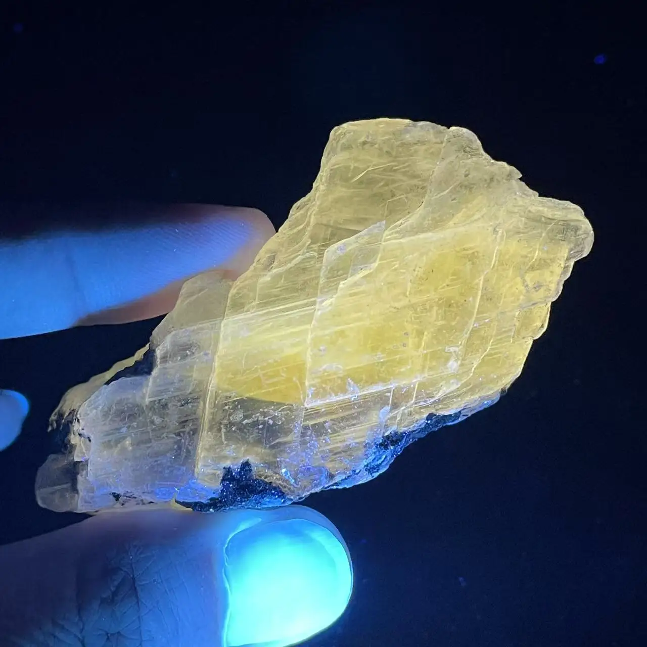 新しい100％天然セレナイト黄色蛍光鉱物標本、原石、ザンビア産の家の