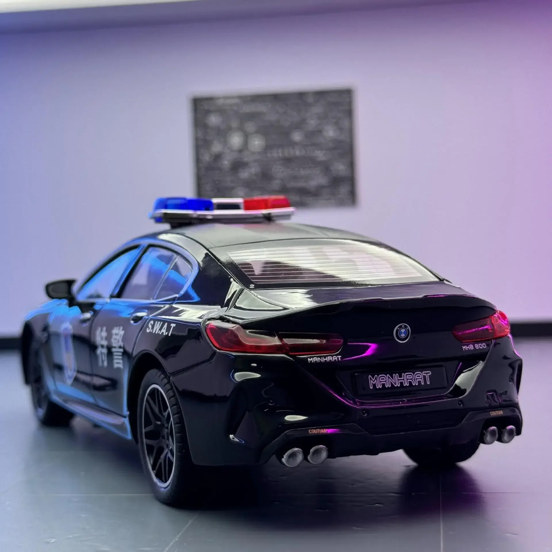 BMW-合金警察車両モデルm8,ダイキャストメタル,音と光,おもちゃ,コンピューターのデスクトップ装飾品,ギフトディスプレイ,シミュレーション,1:24