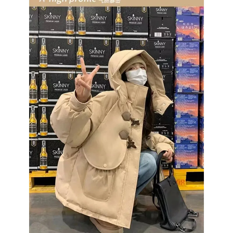 Piumino corto da donna invernale ispessito Cappotto stile pane Cappotto con fibbia in corno Vestibilità ampia con cappuccio Capispalla in cotone per la stagione fredda