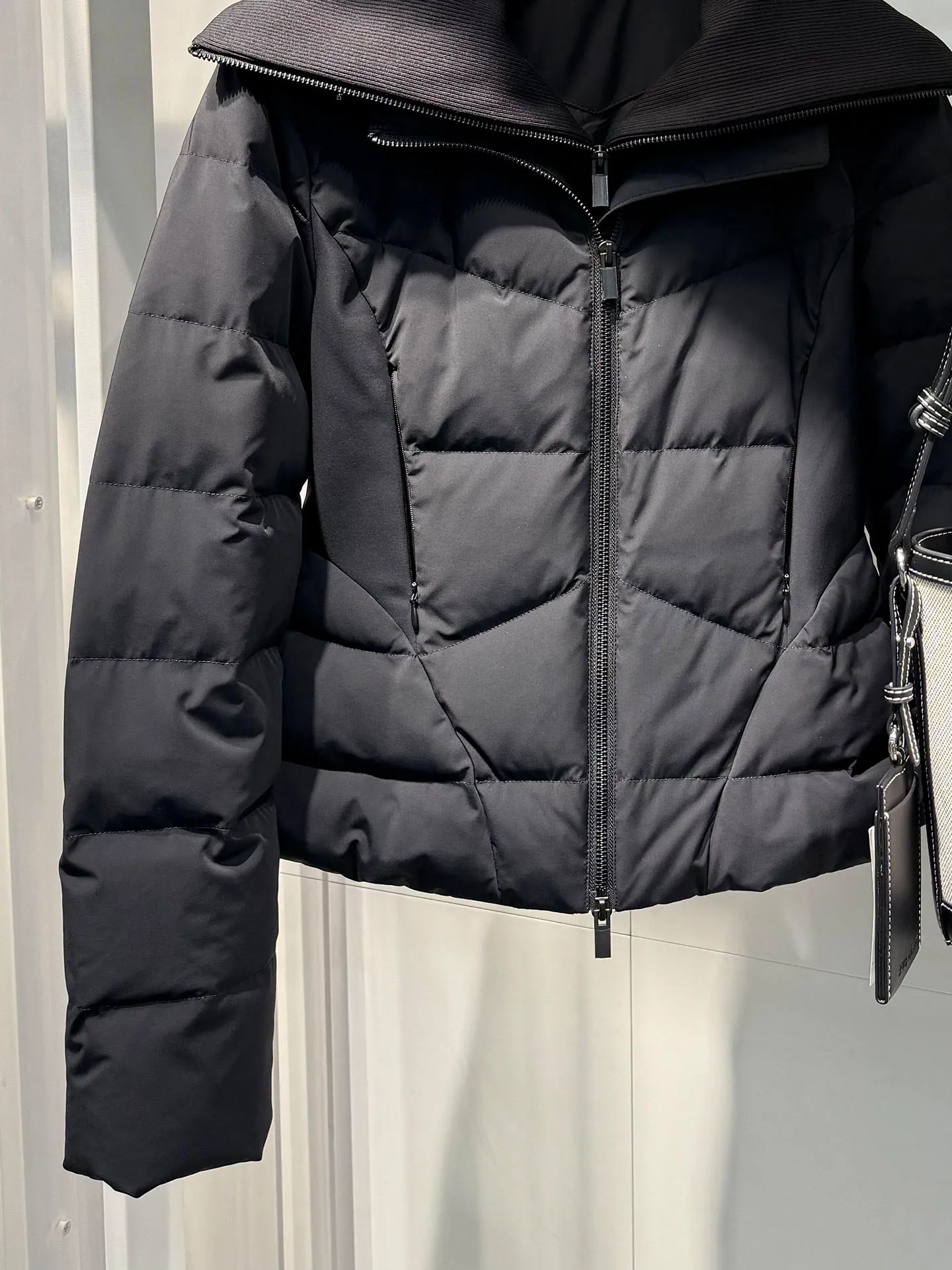 Kurtka puchowa damska Ele ort, nowość na zimę 2025, wyszczuplająca, z wysokim stanem, zapinana na zamek, kolorowa, do pracy, elegancka.