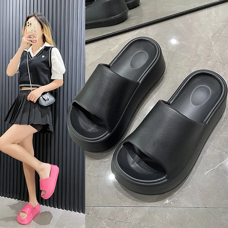 Women's Lightweight Slippers 2024 Summer New Versatile Black and White Outdoor Casual Shoes Elevated Thick Sole Shoes