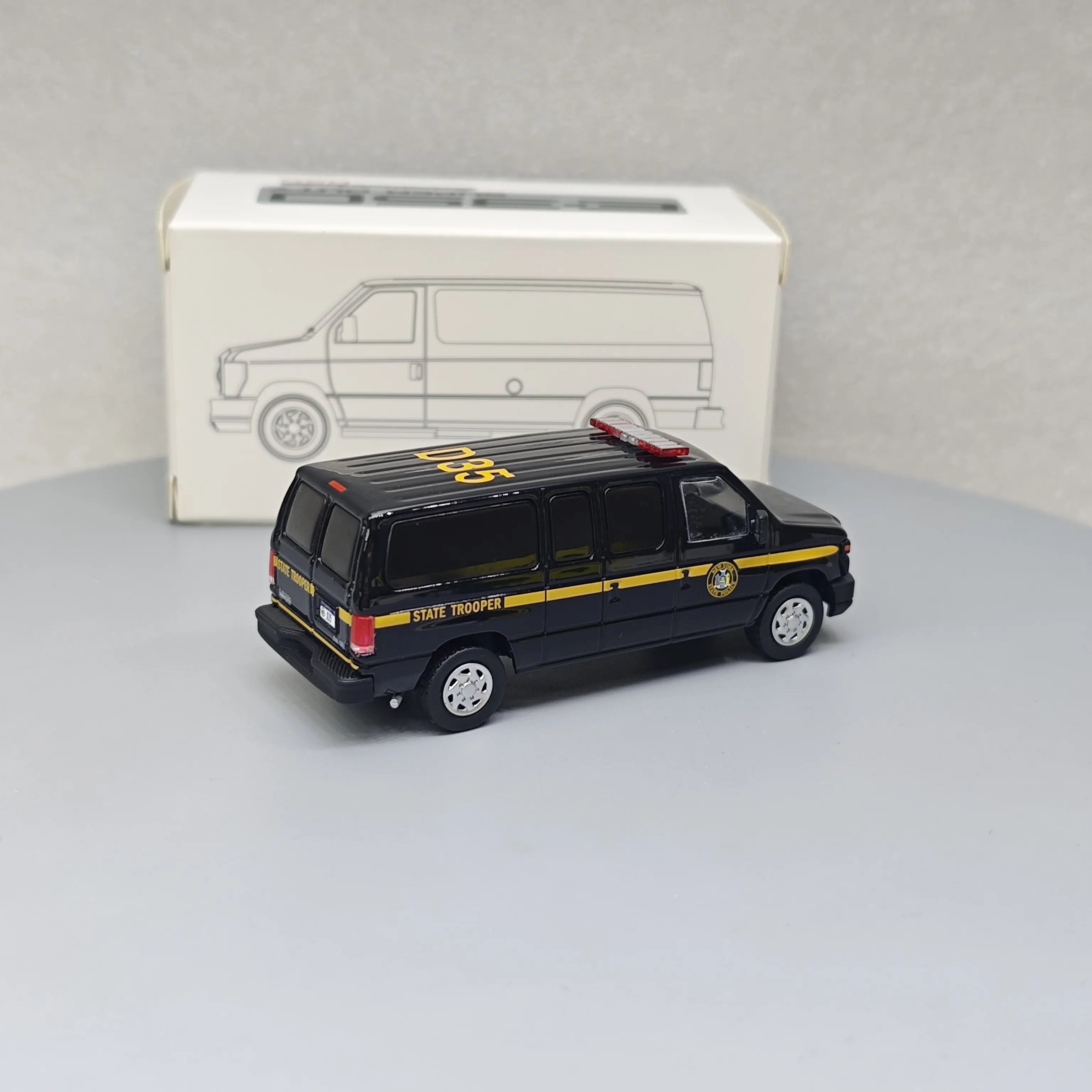 596 1:64 E-Series Vans - New York State Police 596 108 Diecast Alloy Car Model Collectible Gift