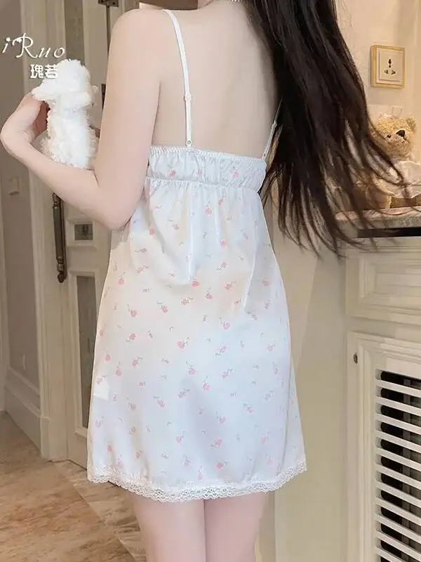 セクシーなドレス ディープ V ホット 胸パッド付き 純粋な欲望 怠惰な滑らかなアイスシルクドレス バックレス ディープ V サスペンダー ノースリーブドレス 5RTN