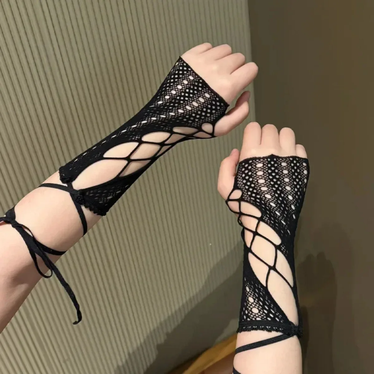 

Women Fingerless Sun Protection Gloves Elegant Lace Cross Tie Fishnet Mesh Breathable Lightweight Summer UV Protection Mittens Comfortable Daily Outdoor Driving Casual Matching Fashion Accessories