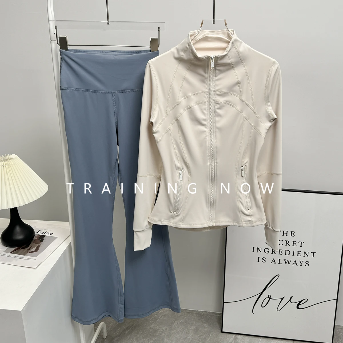 

Женский фитнес-костюм с высококачественным воротником-стойкой на молнии, утягивающая куртка для бега, йоги с высокой талией, подтягивающая бедра, спортивная куртка