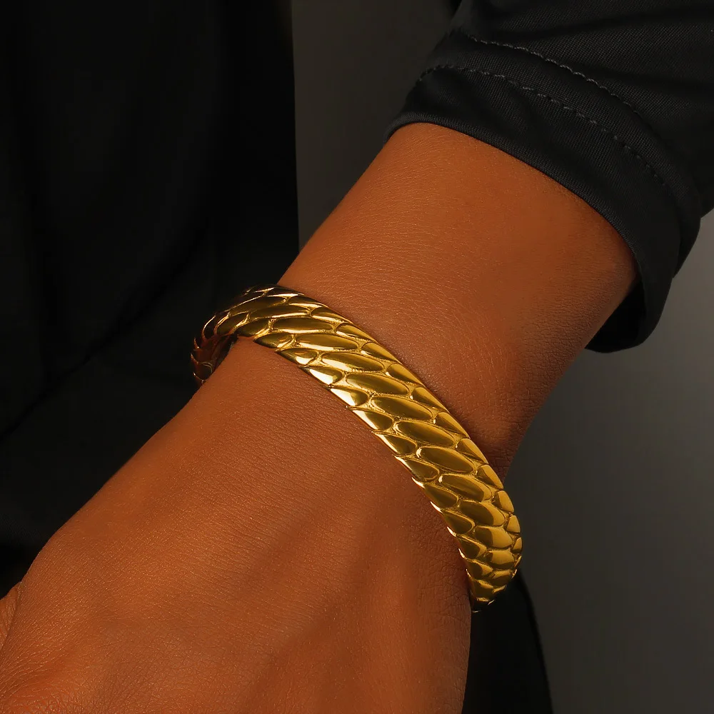 DIY accessories Guangdong decoration, European and American hip-hop style, personalized tire pattern bracelet, titanium steel 18