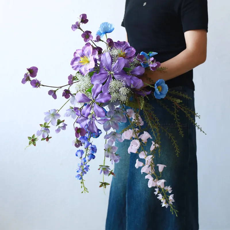 accessoires-photo-pour-photographie-de-mariage-bouquet-de-mariee-violet-effet-cascade-grand-bouquet-de-fleurs-artificielles-pour-seance-photo-en-studio