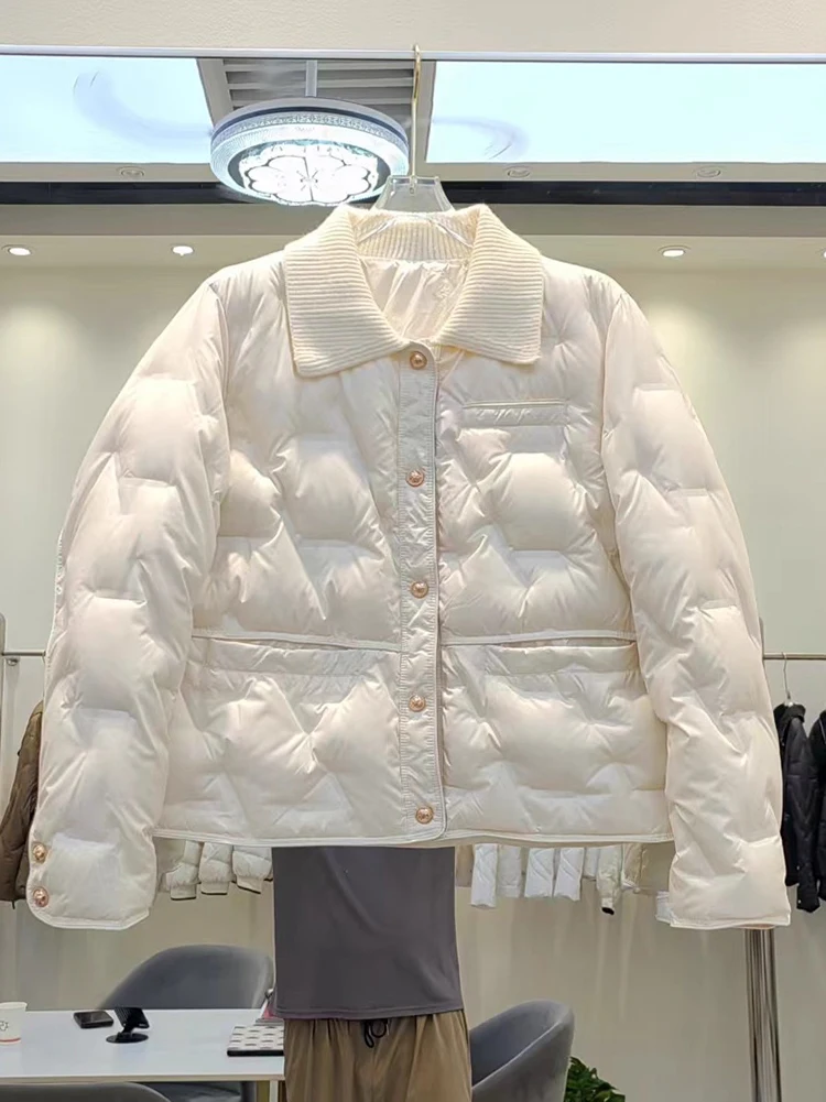 Feminino estilo curto gola de malha pequeno estilo perfumado 90 pato branco para baixo outono e inverno novo leve 2025 para baixo jaqueta