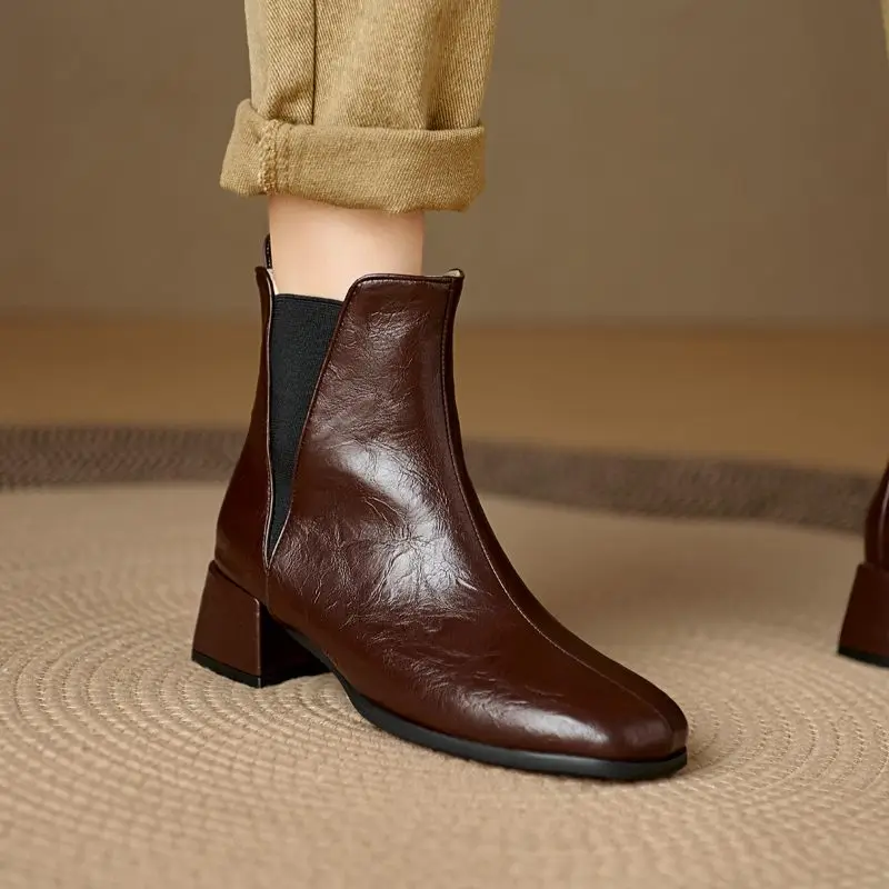 

SIMLOVEYO женские ботильоны с круглым носком на блочном каблуке 4,5 см без шнуровки в британском стиле Chelsea Bota, брендовый дизайн, повседневный стиль, большие размеры 44-46