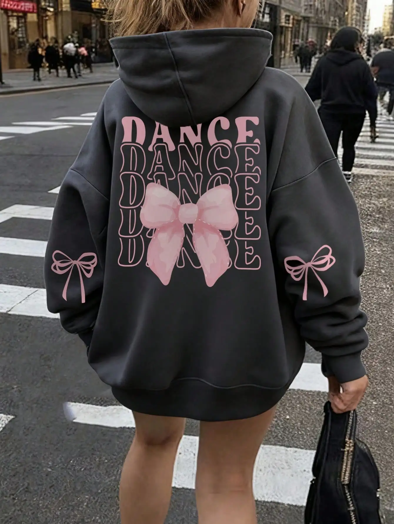 

Оверсайз худи для девочек с розовым бантом и многослойным графическим принтом в стиле танцевальной графики