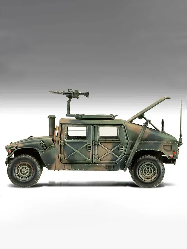 Academy 13241 Kit modello di giocattoli per assemblaggio di auto armate americane M1025 in scala 1/35