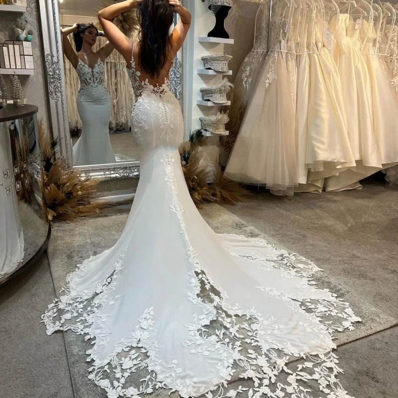 Vestido de novia de sirena personalizado, sin espalda, sin mangas, Apliques de encaje, cola de barrido, cuello en V, tirantes finos, vestido de novia 2025