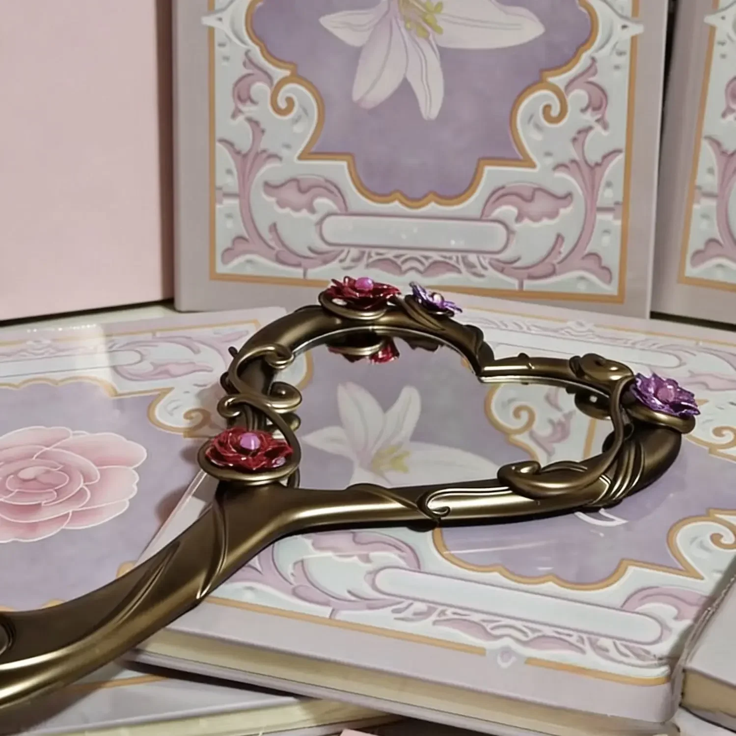 2026 Beautiful Diamond Girls Mirror Princess Handheld Fashionable New Style Retro Portable Handle Makeup Mirror