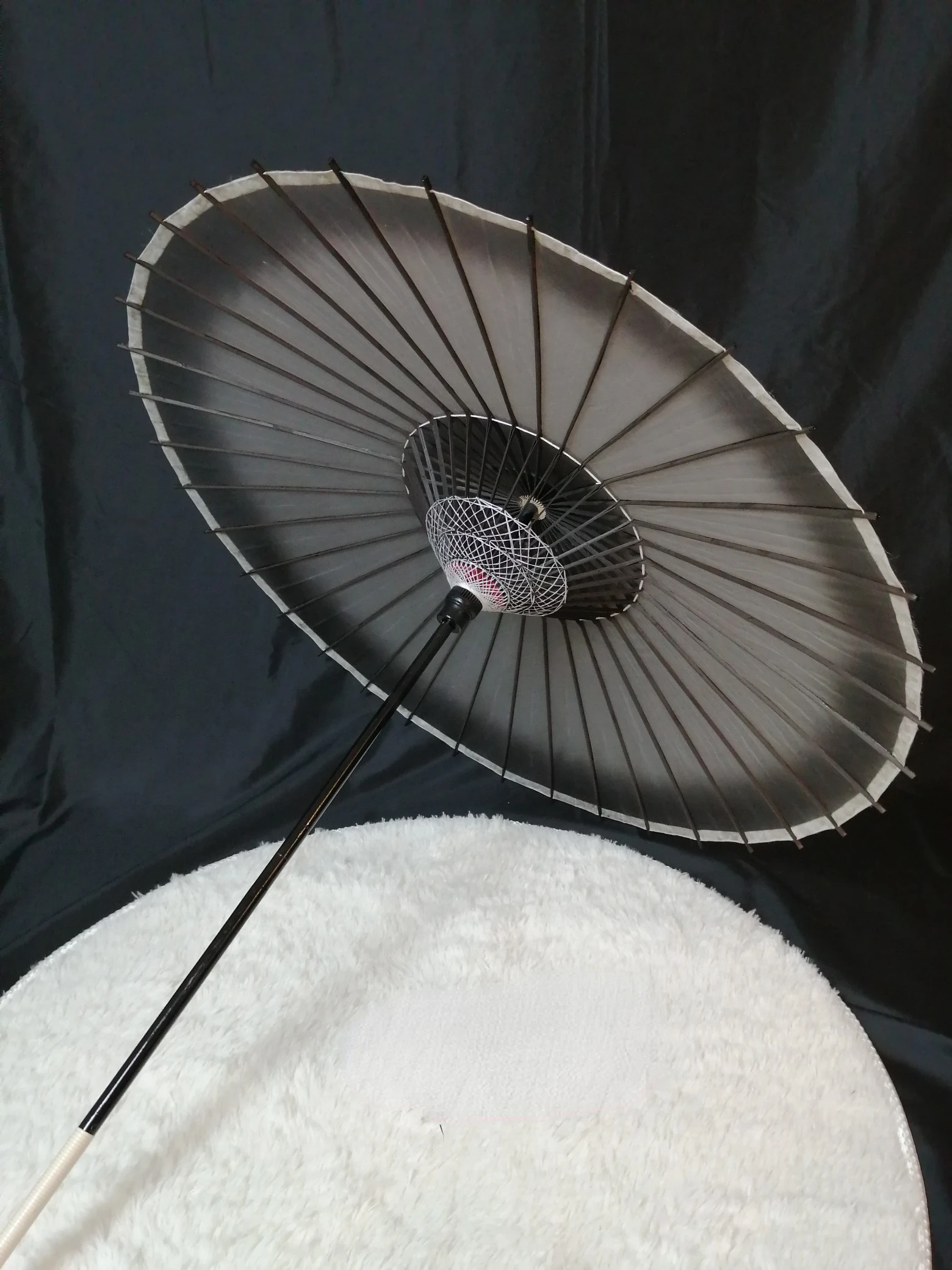 

Gu Yue Jing Hong Gradual Grey Ancient Style Silk Umbrella Net Red Photography Umbrella Zhi Zhu Xia Qi Ji