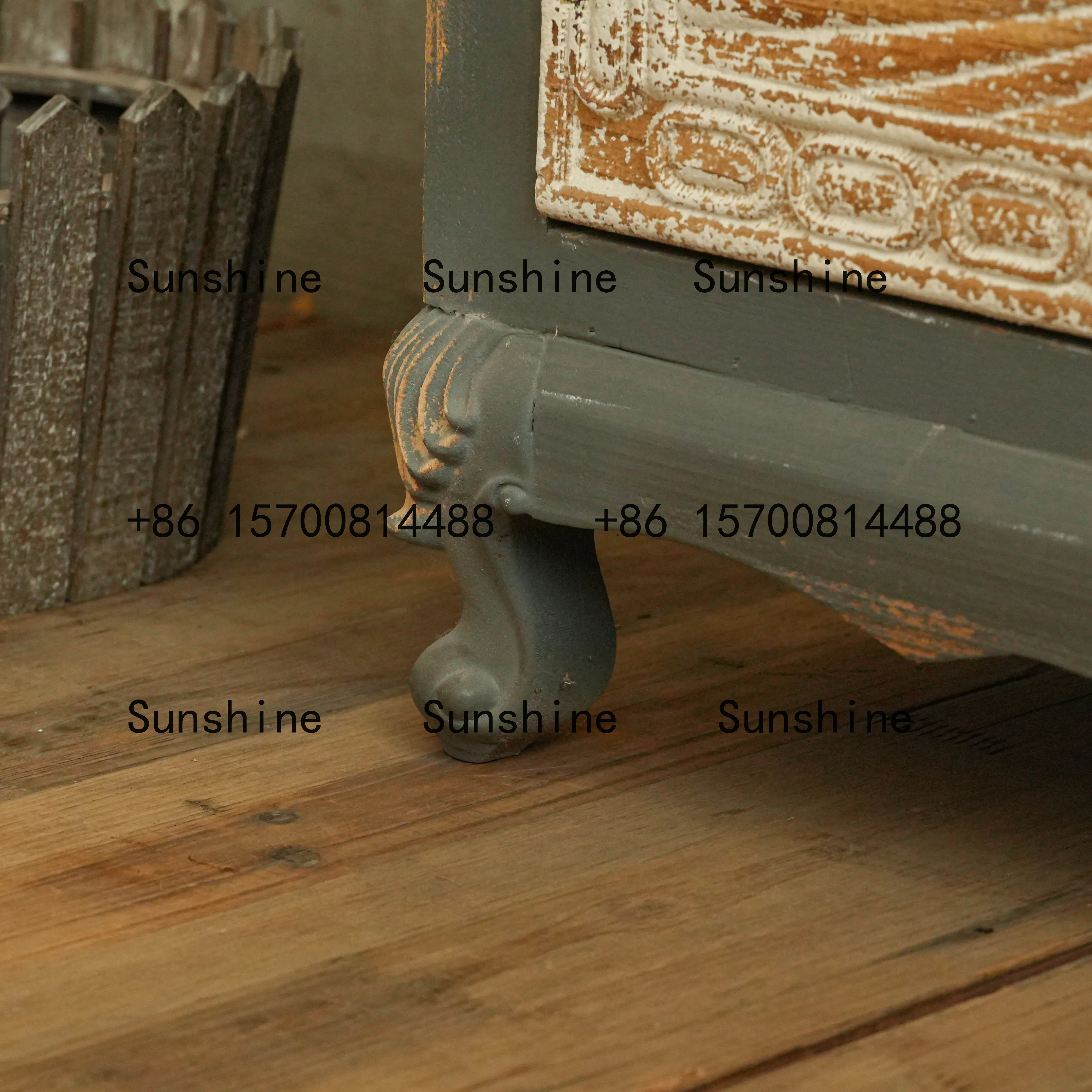 Mobile francese a tre cassetti grigio retrò inciso 61 * 35 * 82 cm