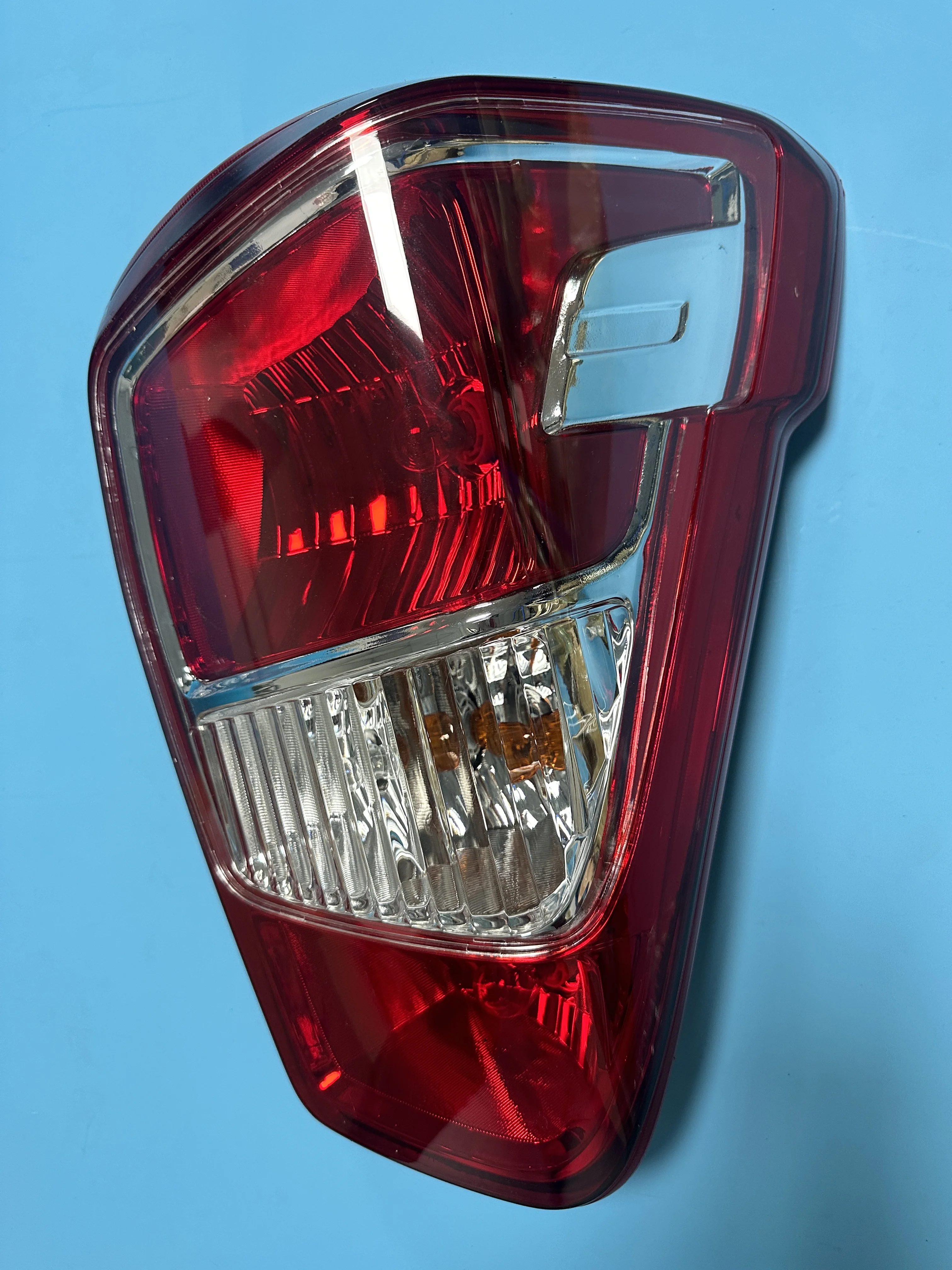 

Задний комбинированный фонарь в сборе левый 8360138001 правый 8360238001 для Ssangyong MUSSO (SPORTS II)