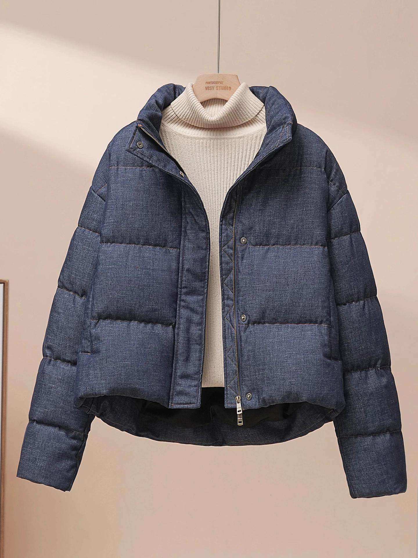 

Winter Thickened Short Denim down Jacket Women's Fashionable Warm Outerwear Commute Style White Duck Feather Zipper Closure