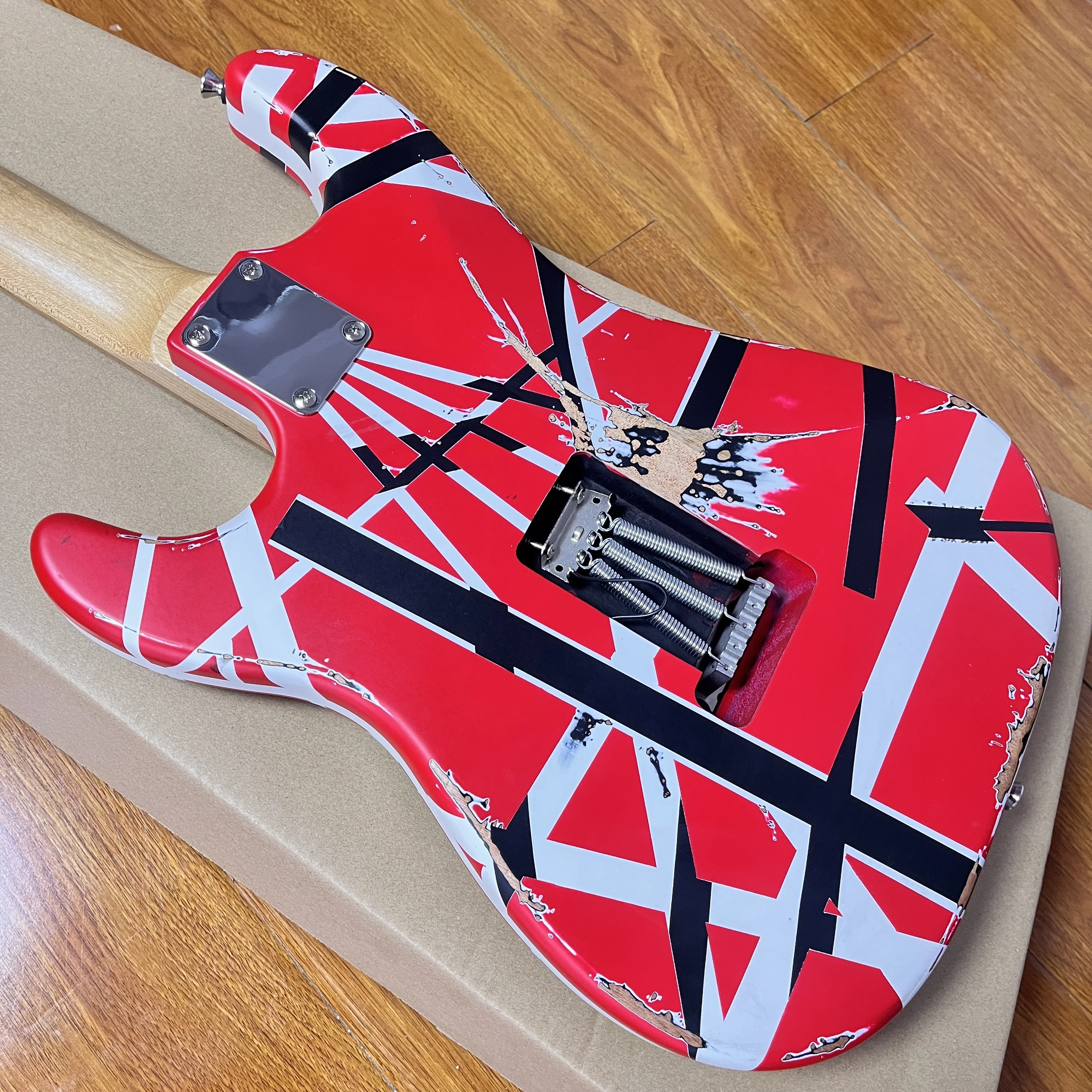 جيتار كهربائي عتيق الأكثر مبيعًا أبيض أسود مخطط أحمر 6-سلسلة 22 فريت يتم شحنه من مستودع الولايات المتحدة شحن مجاني