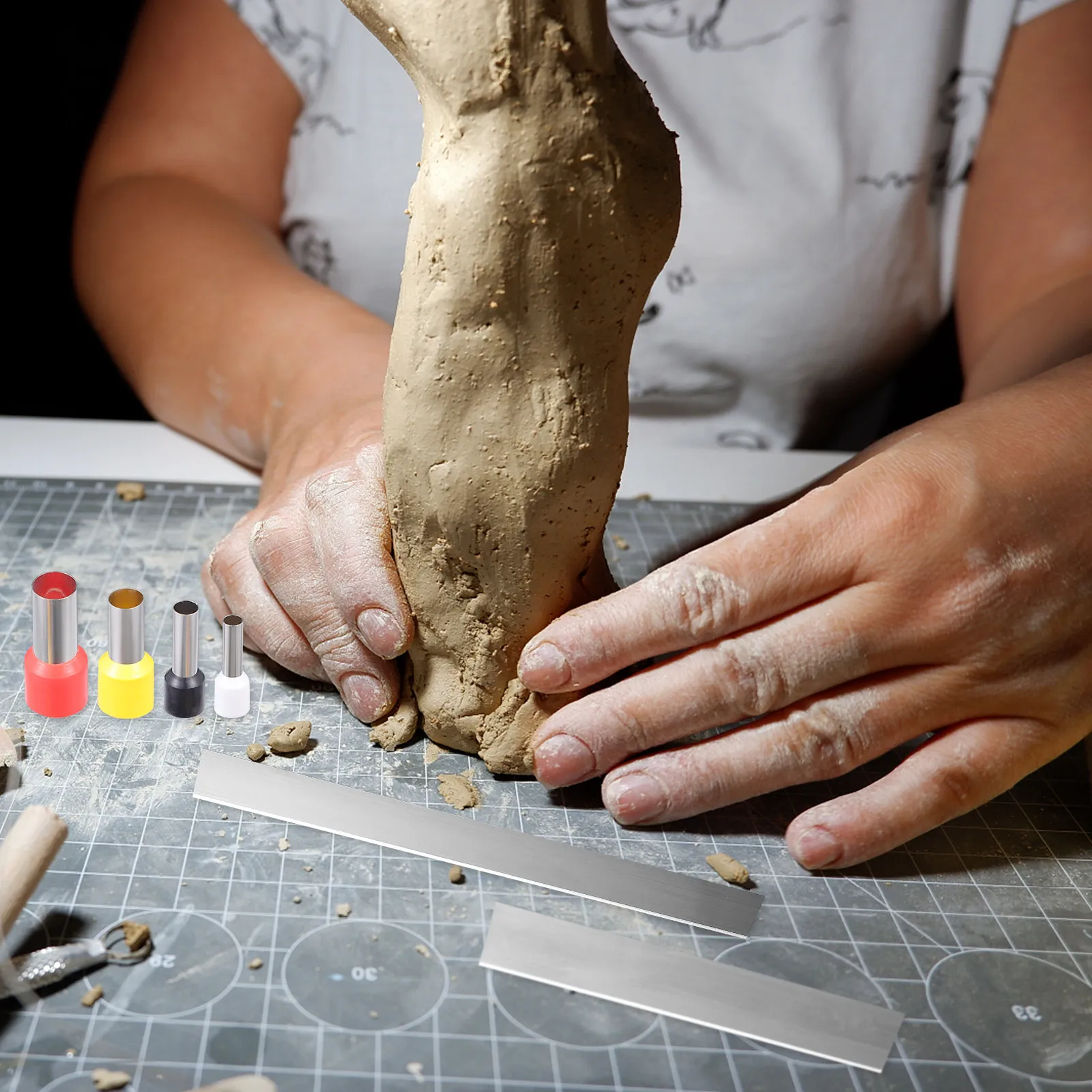 

Инструменты для лепки из глины и полимерных материалов: палочки для раскатки, доска для скульптуры