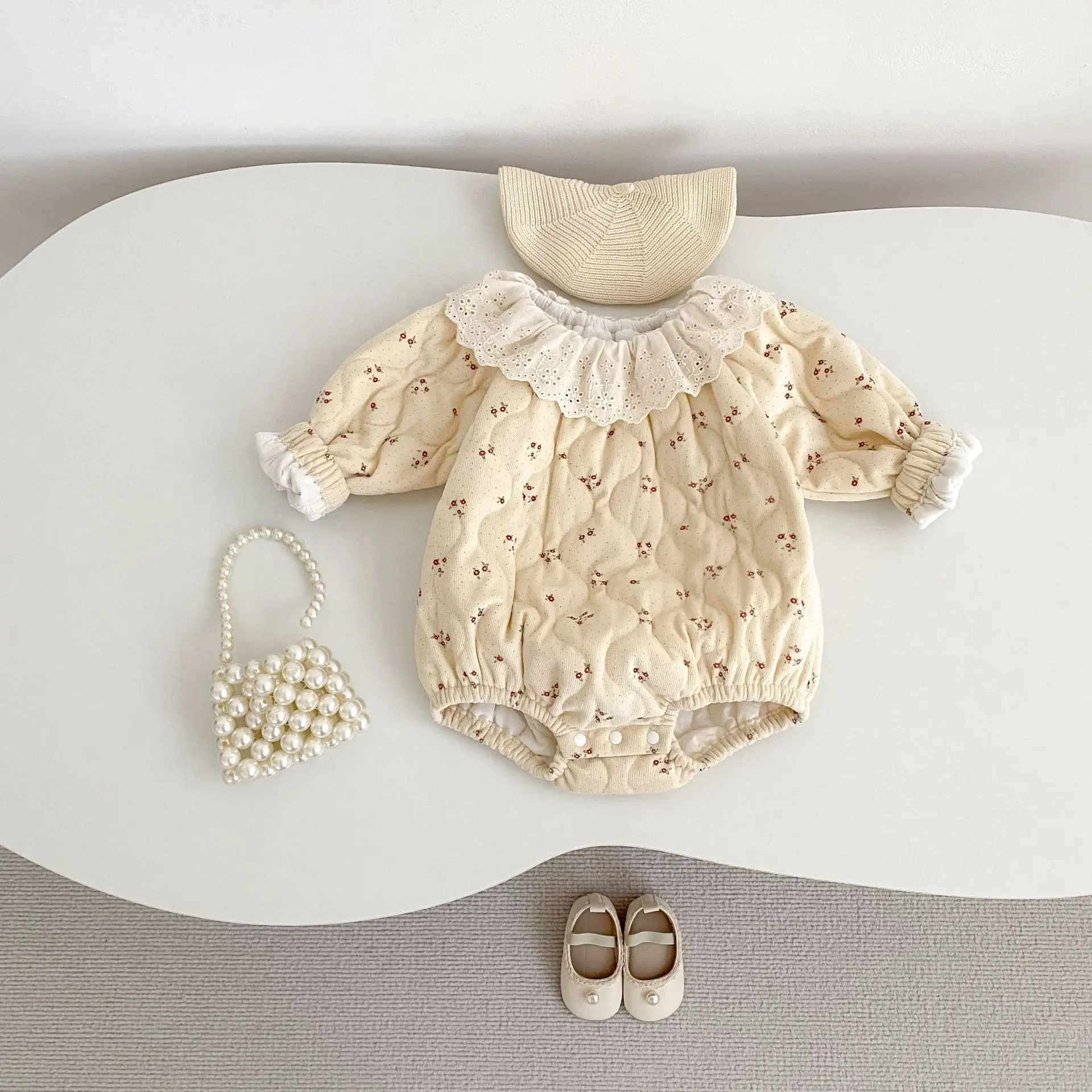 

2025 New Baby Autumn and Winter Clothes Lace Collar Clip Cotton Printed Long Sleeves Romper Fart Clothes Princess