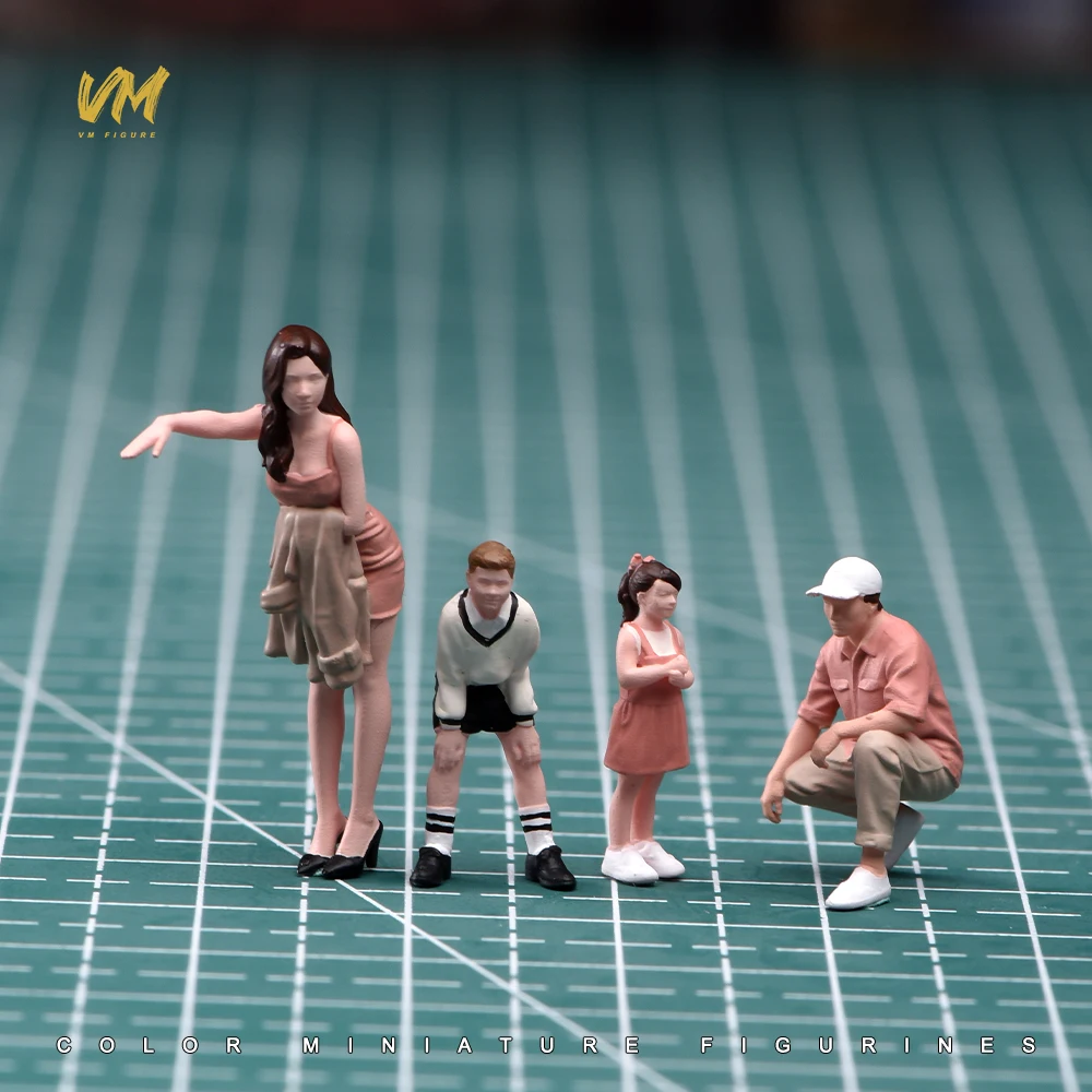 Painted Miniature 1/87 1/64 1/43 1/24 1/18 A Family Waiting for a car Female Male Figures Mini Doll Model Scene Props Display