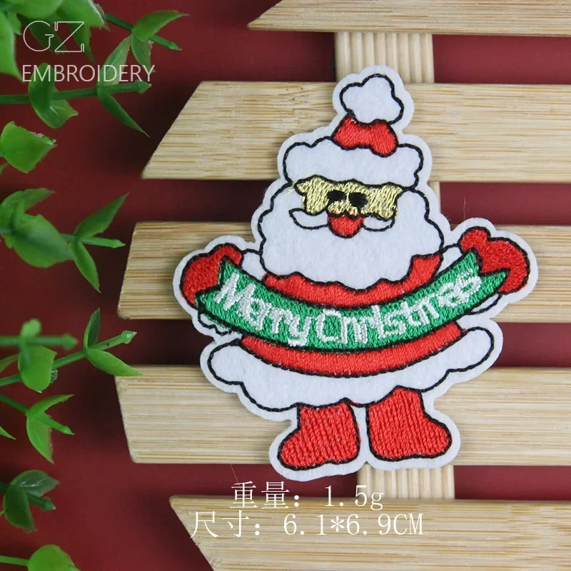 Classic Christmas Embroidery Patches Wholesale Iron on Xmas Badges Decorative Snowflake Appliques for New Year Children Clothing