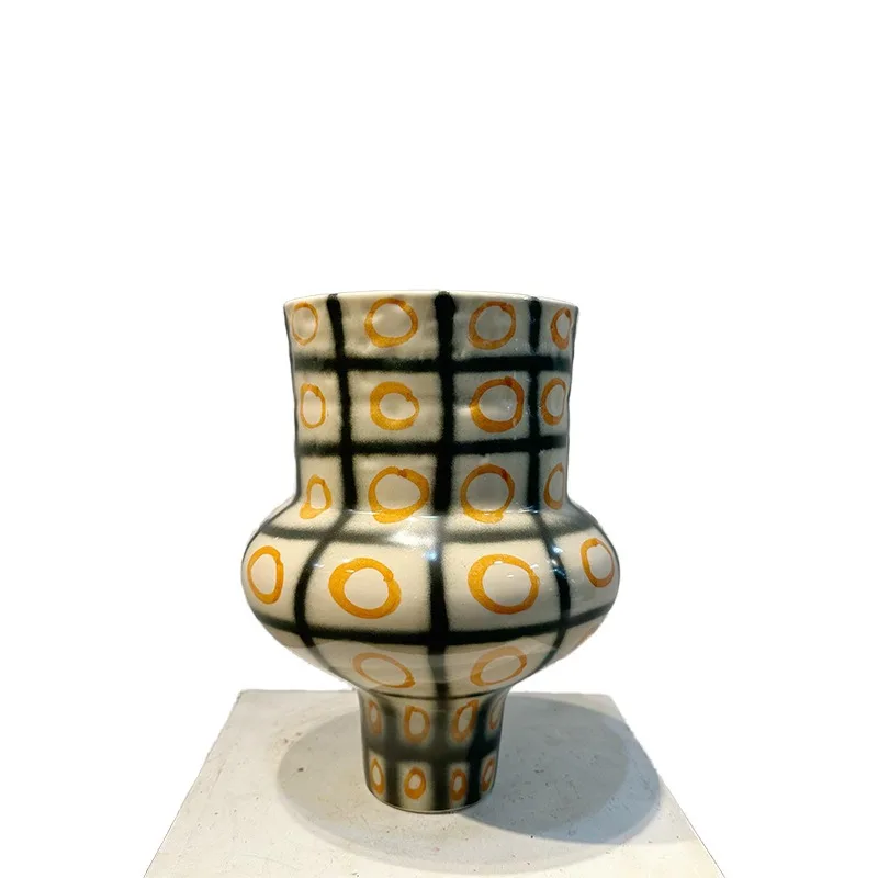 

Simple modern hand-painted plaid creative ceramic vase