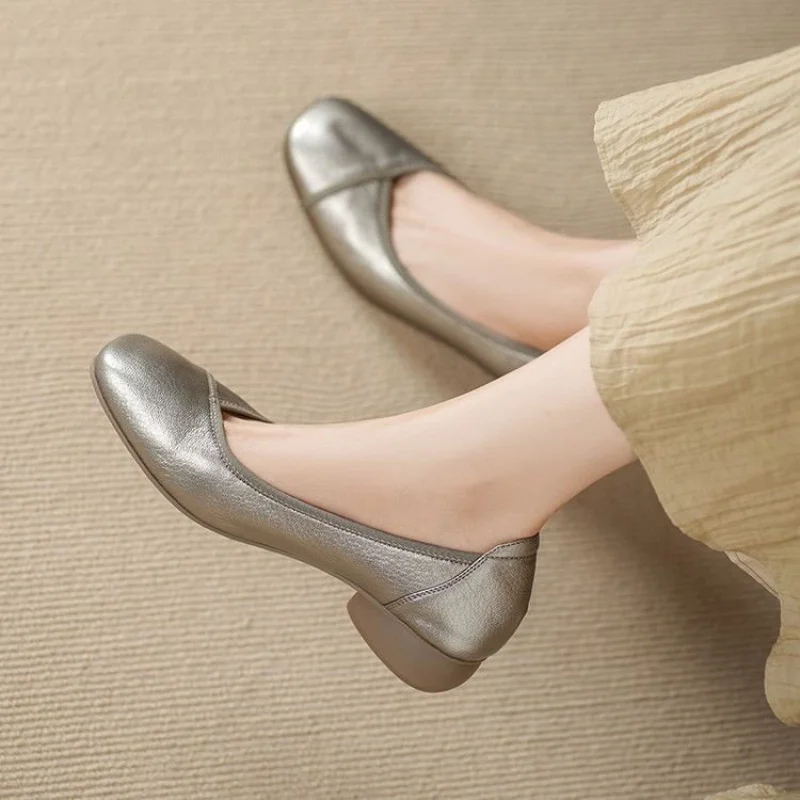 حذاء نسائي مسطح من الجلد الناعم للربيع/الخريف - حذاء للأمهات بنعل ناعم مريح ومتعدد الاستخدامات وخيارات متعددة الأنماط كاجوال