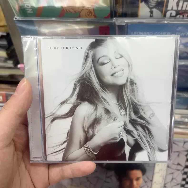 

Знаменитая американская поп-певица Мэрайя Кэри: альбом "Here for It All" на CD, подарочный набор с саундтреком, музыкальная запись для Walkman.