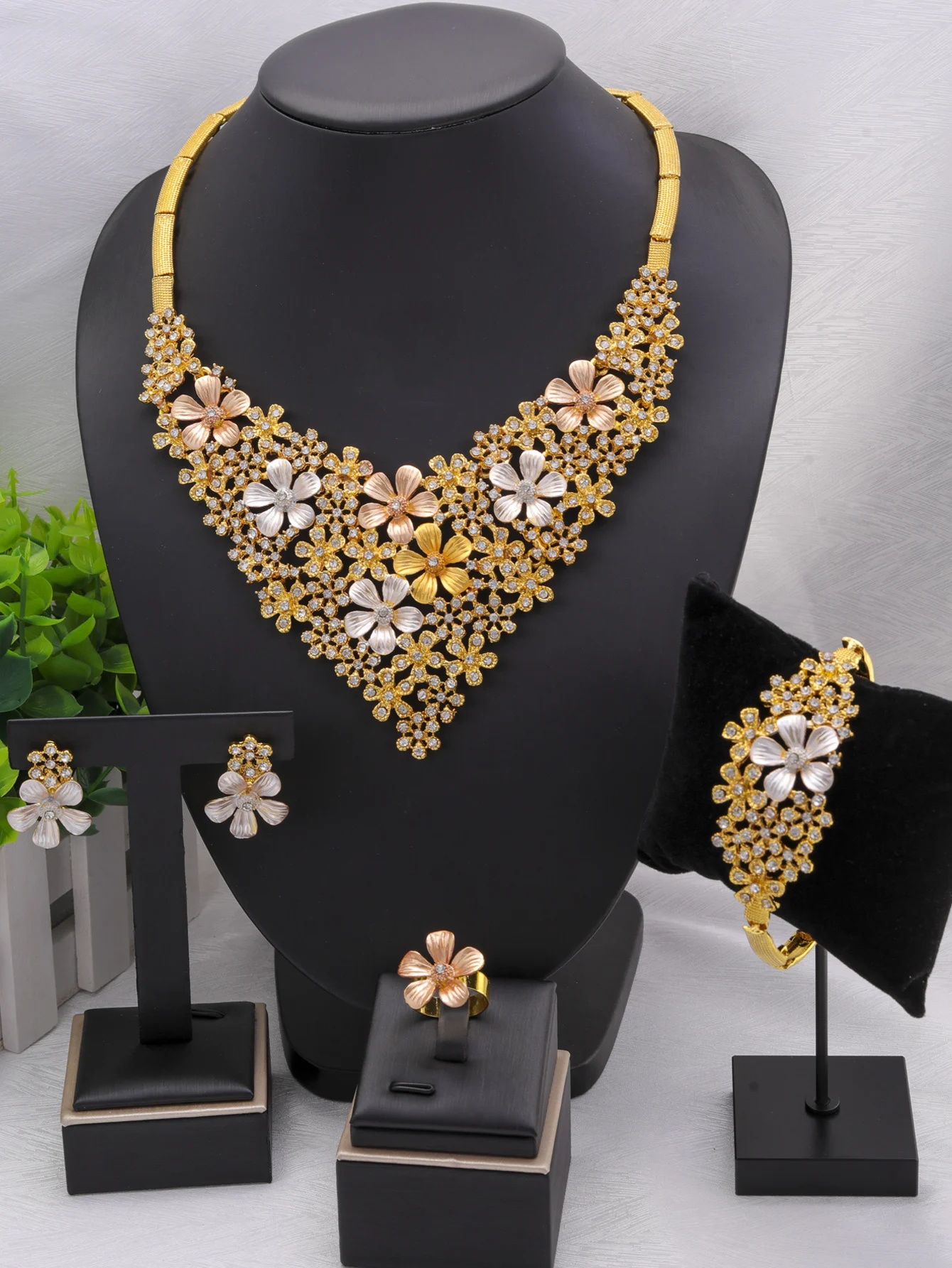 

Dubai Jewelry Set for Women 24K Gold Plated Flower Necklace Earrings Bracelet Ring Set Jewelry African Wedding Party Trending