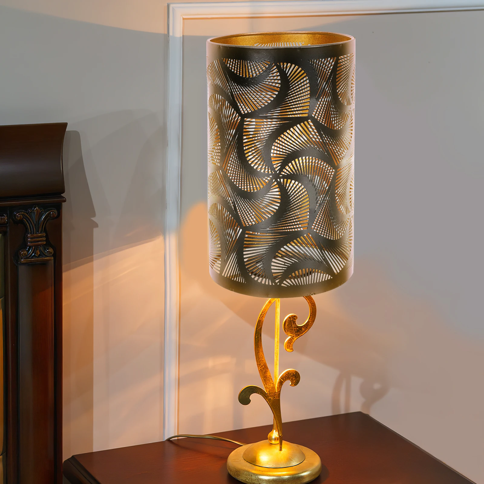 

Elegant Hollow Carved Iron Lampshade Dustproof Lamp Cover For Bedroom Living Room Bedside Tabletop Light Fixture Accessory