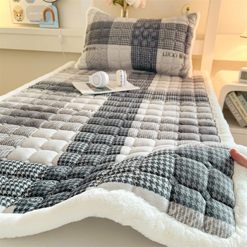 1pc Thickened Warm Bed Sheet Winter Velvet Mattress Topper Double Queen Bedspread Dormitory Single Thin Bed Pad Tatami Floor Mat